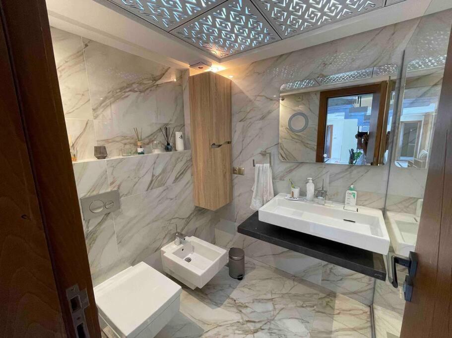 Apartamento Royale Duplexe Pleine Centre Tanger Exterior foto