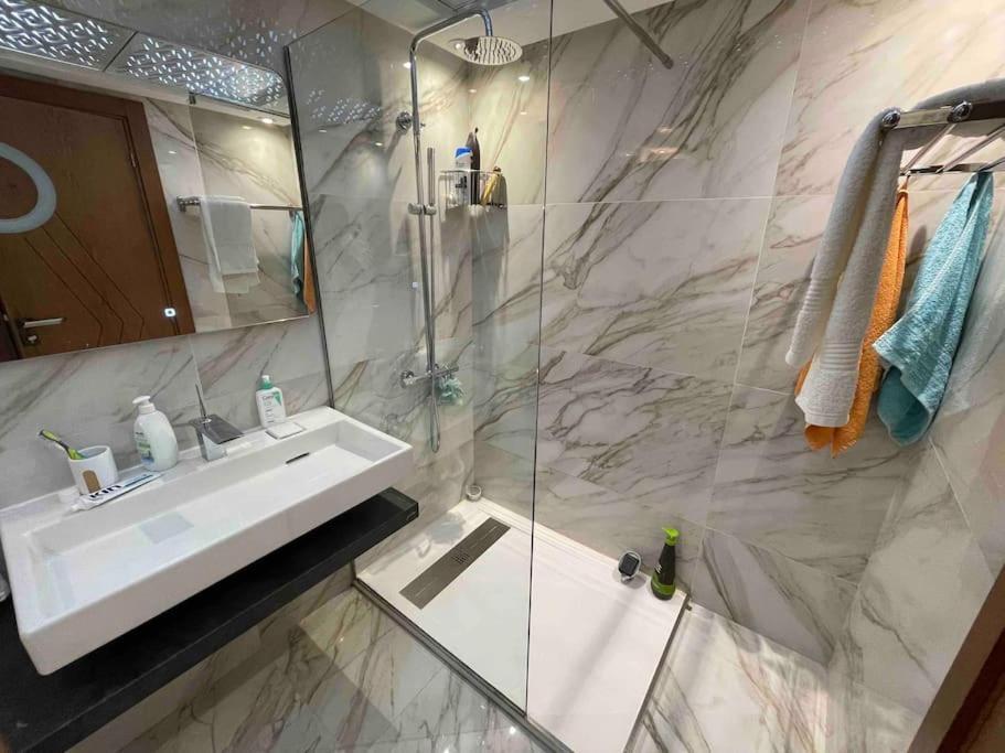 Apartamento Royale Duplexe Pleine Centre Tanger Exterior foto