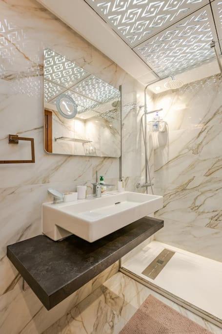 Apartamento Royale Duplexe Pleine Centre Tanger Exterior foto