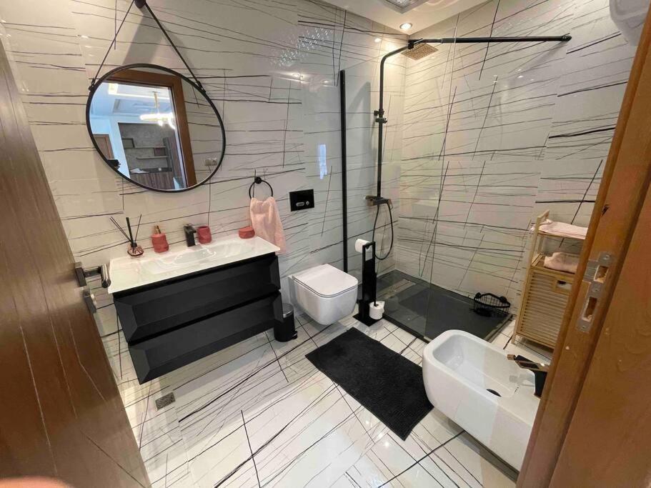 Apartamento Royale Duplexe Pleine Centre Tanger Exterior foto