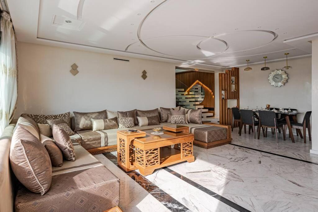 Apartamento Royale Duplexe Pleine Centre Tanger Exterior foto